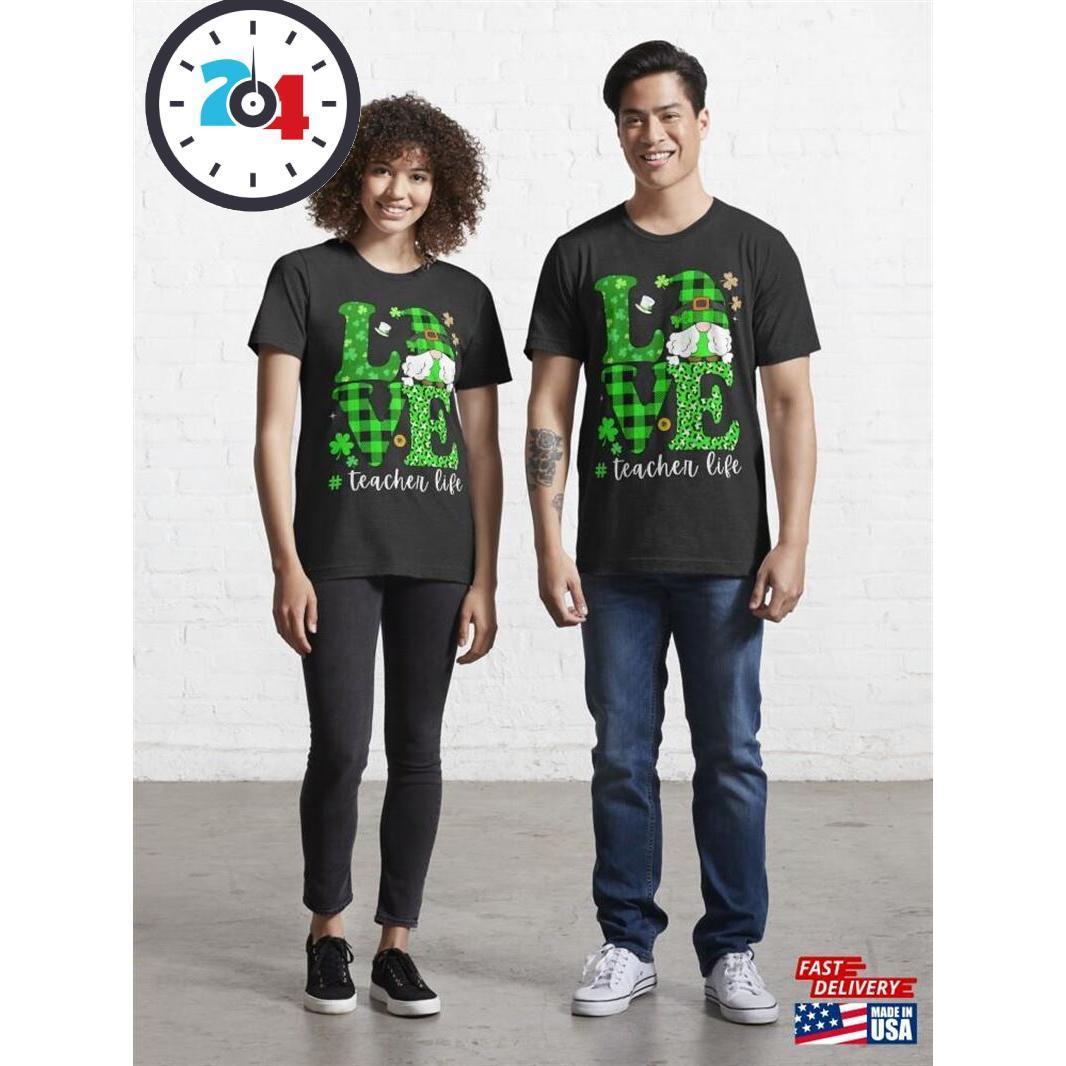 Love Teacher Life St Patricks Day Shamrock Gnomes Essential T-Shirt Unisex